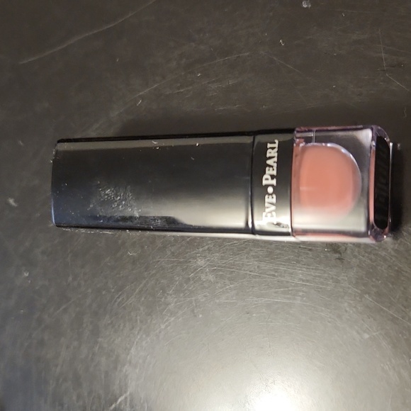 Eve Pearl Lipstick - Picture 3 of 5
